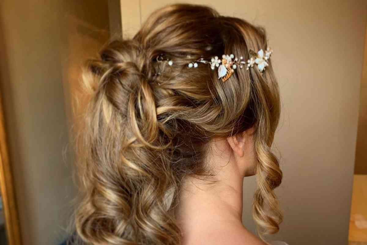Acconciatura sposa semiraccolto