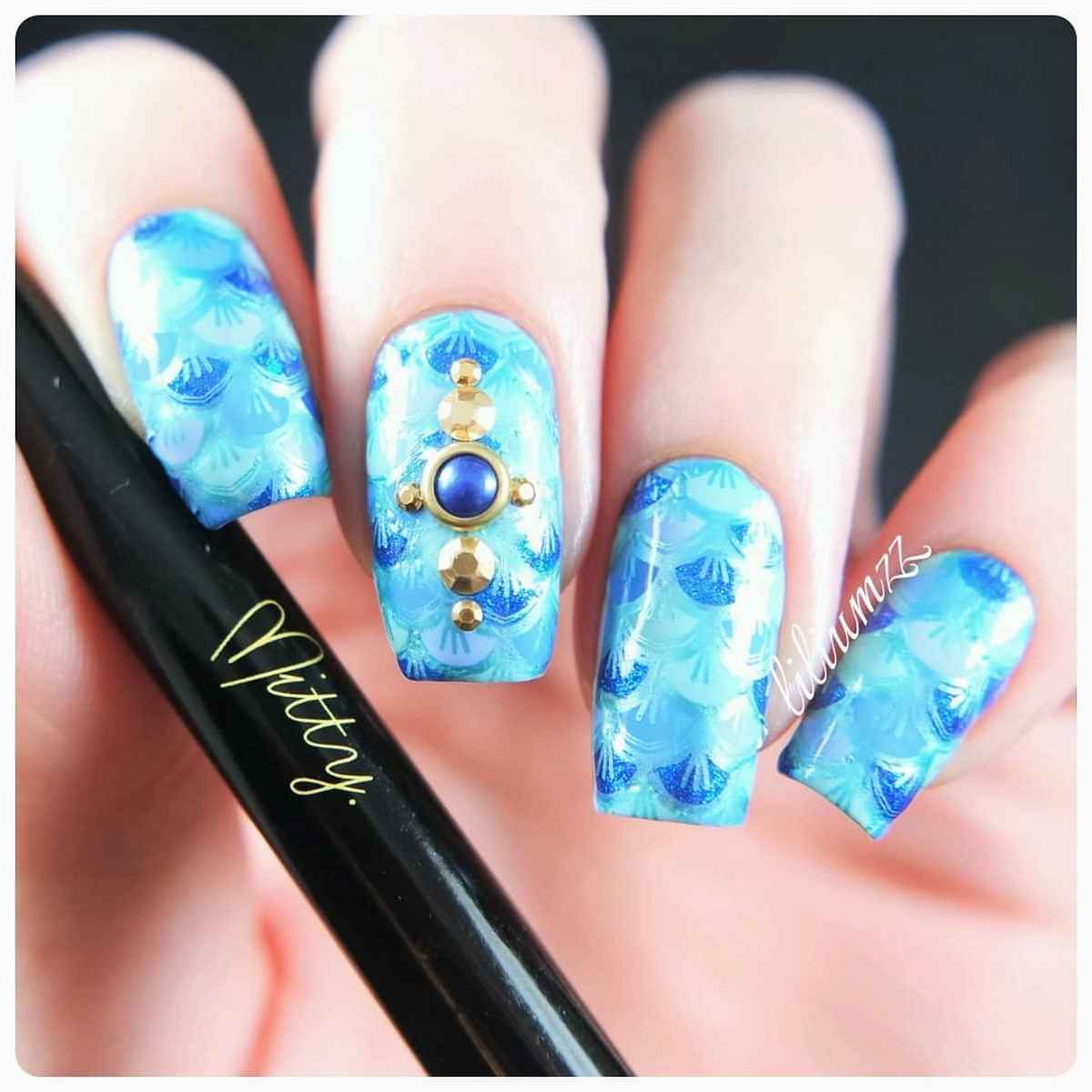 Manicure ispirata al mare