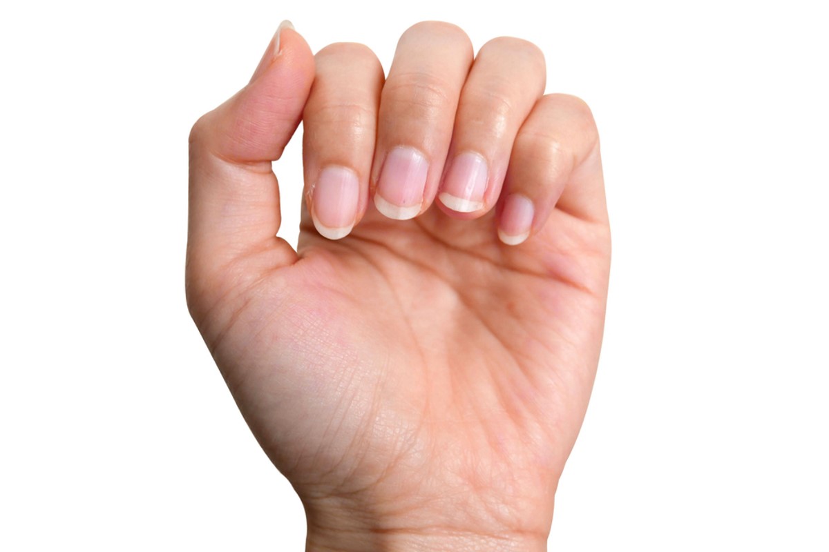 smalto unghie assente