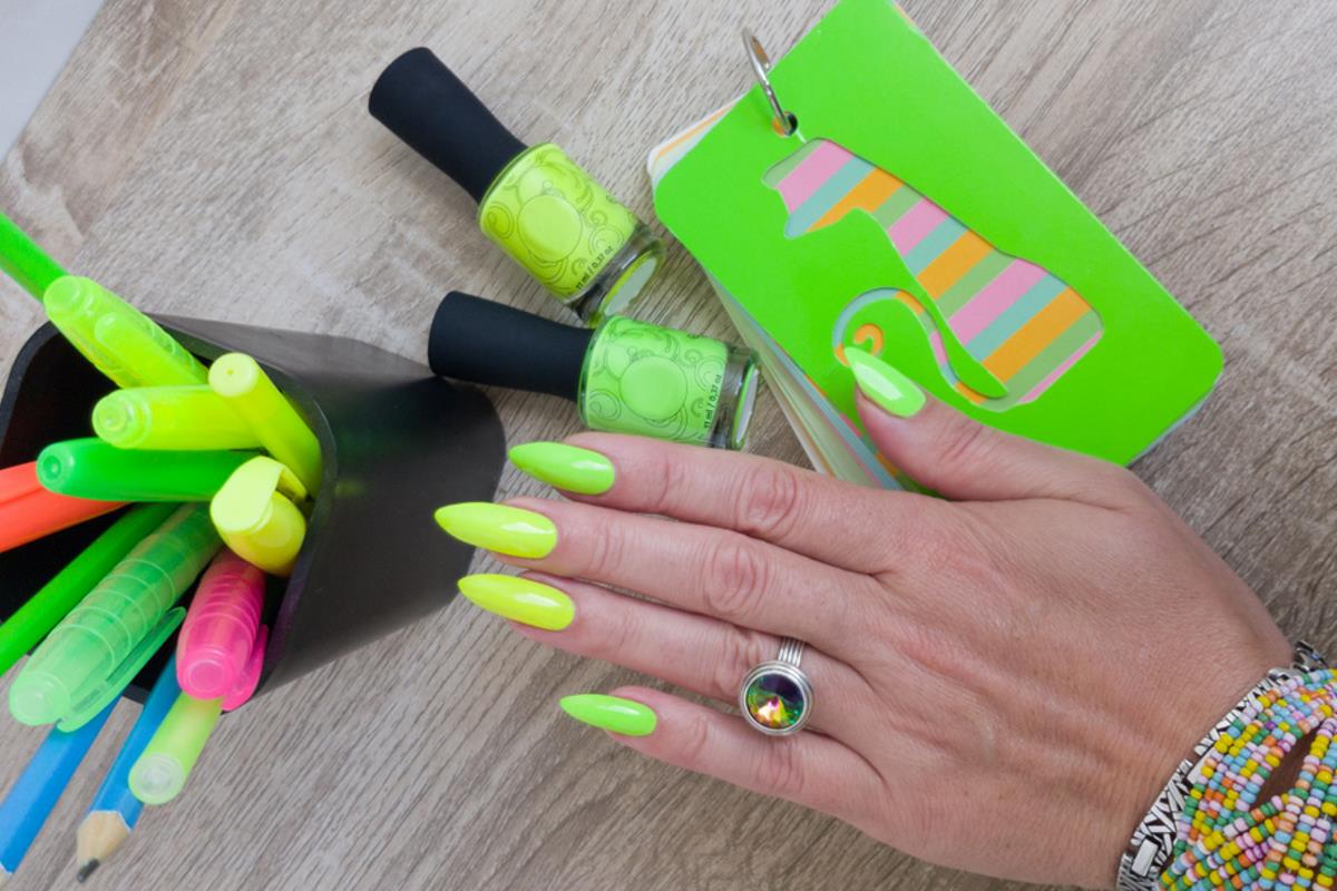 smalto unghie fluo