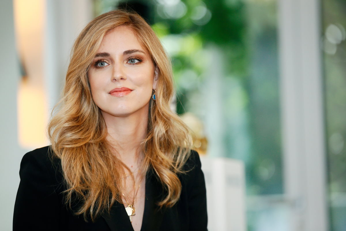 chiara ferragni biondi ondulati lunghi