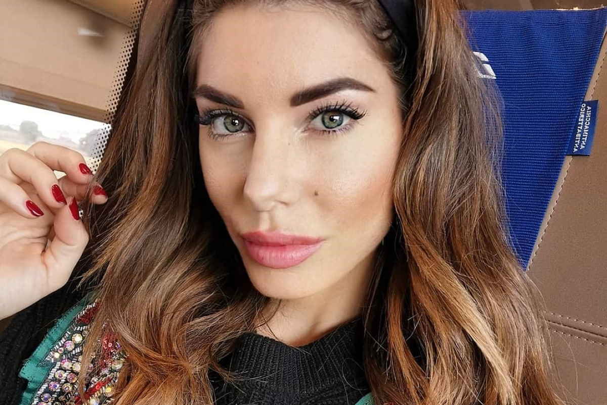 Bianca Atzei cambia look il taglio e il colore sono