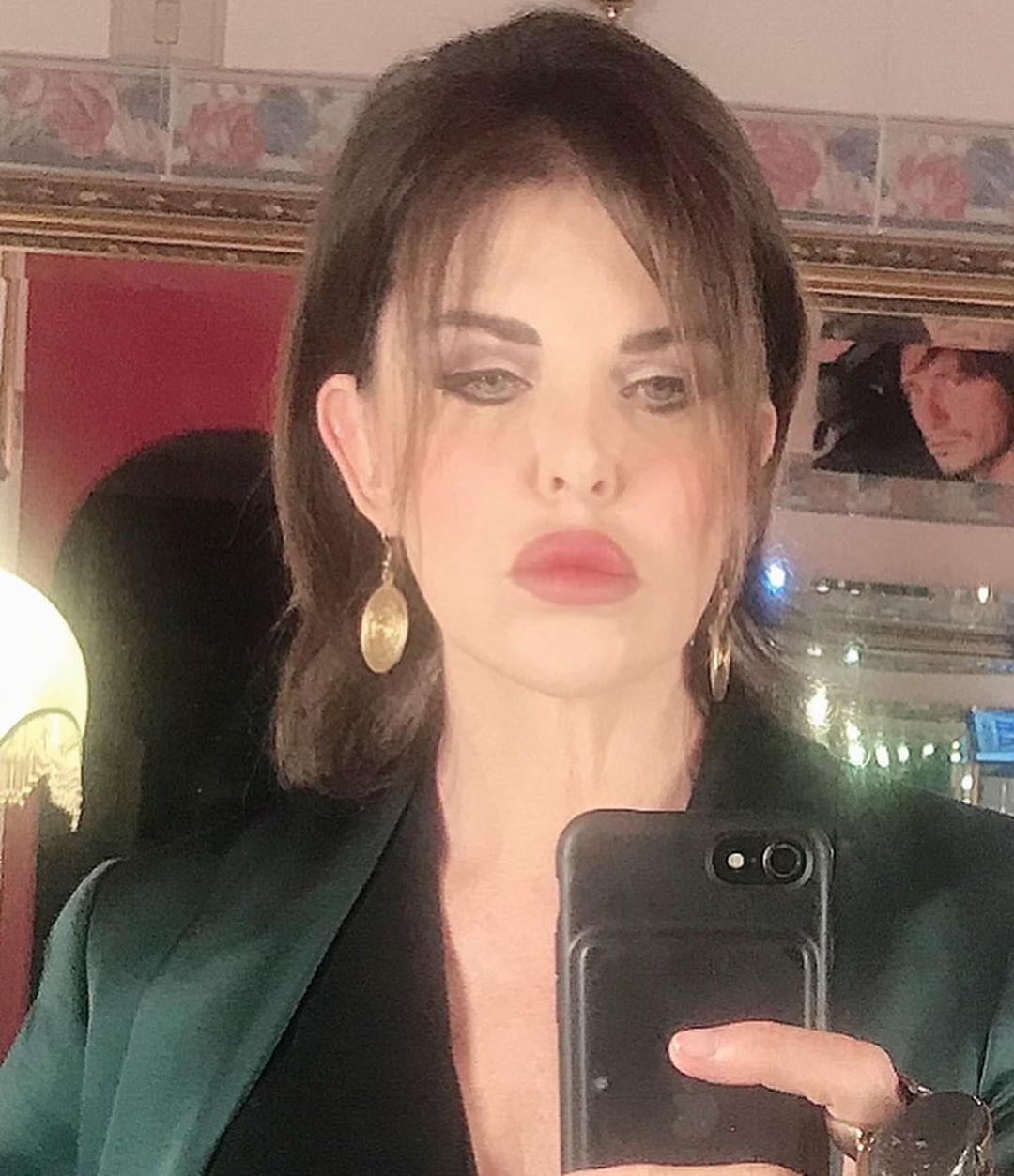 Alba Parietti Sfoggia Un Nuovo Look Taglio Cortissimo E Trucco Semipermanente Capellistyle