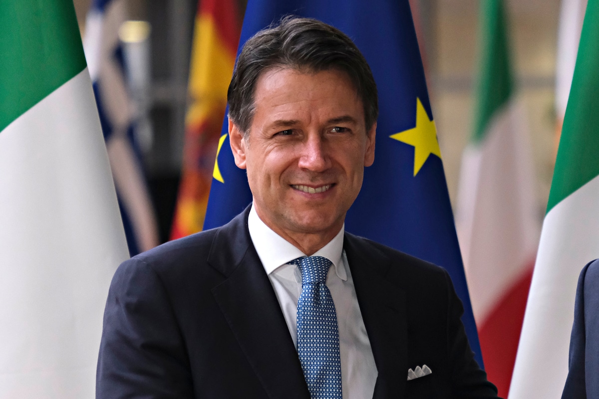 Giuseppe Conte svela il segreto dei suoi capelli, sempre impeccabili