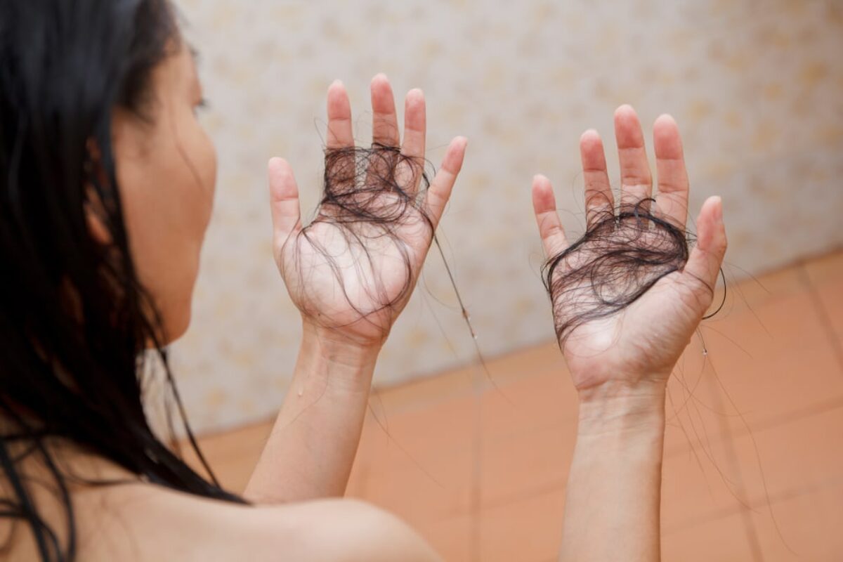 sognare di perdere i capelli