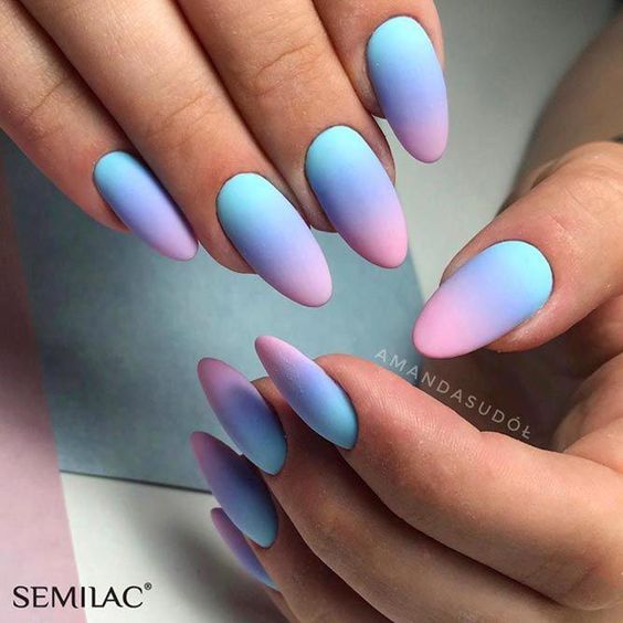 Babyboomer colorato: la nuova sfumatura della nail art - CapelliStyle