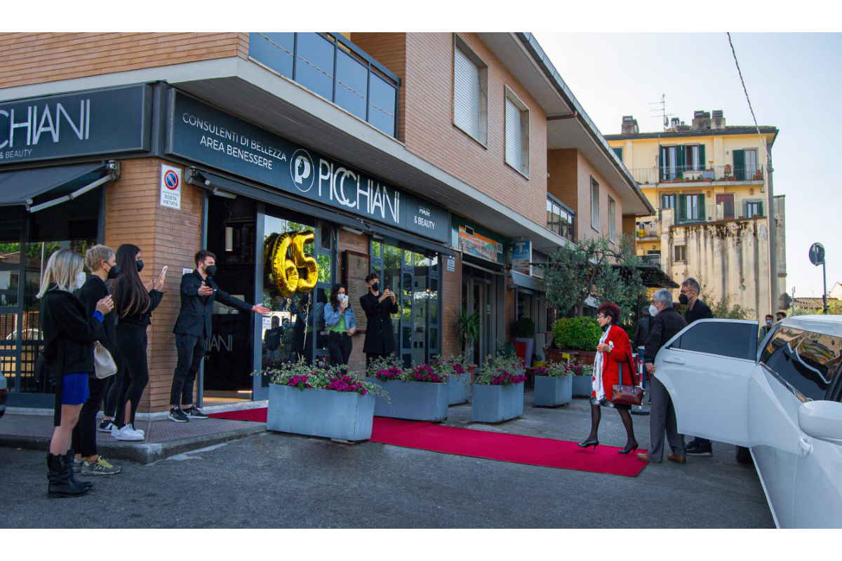 65 anni parrucchiere tappeto rosso