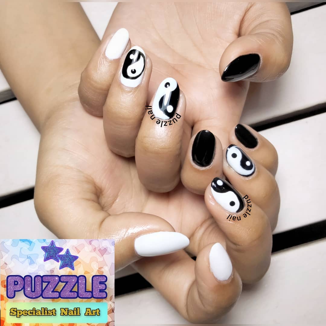 ying yang nail art 