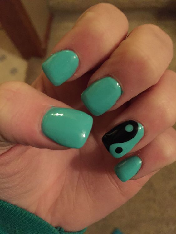 ying yang nail art 