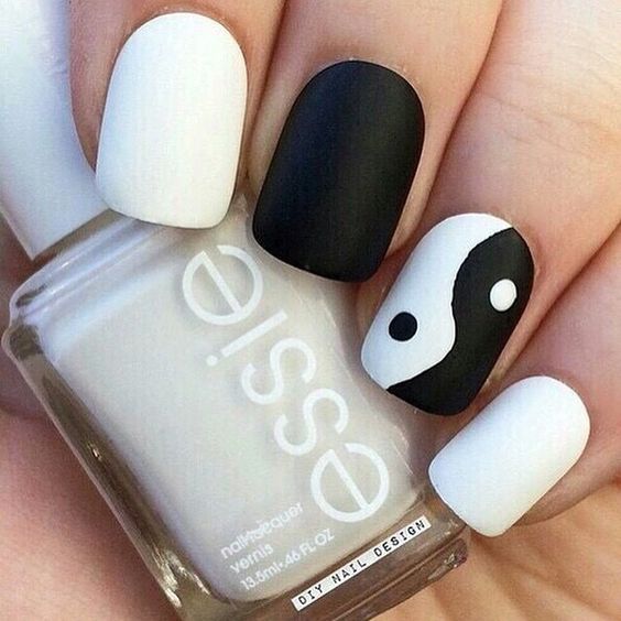 ying yang nail art 