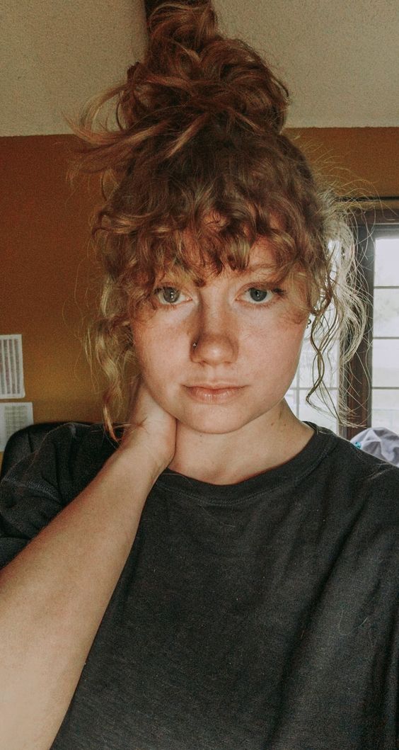 ricci biondi frangia