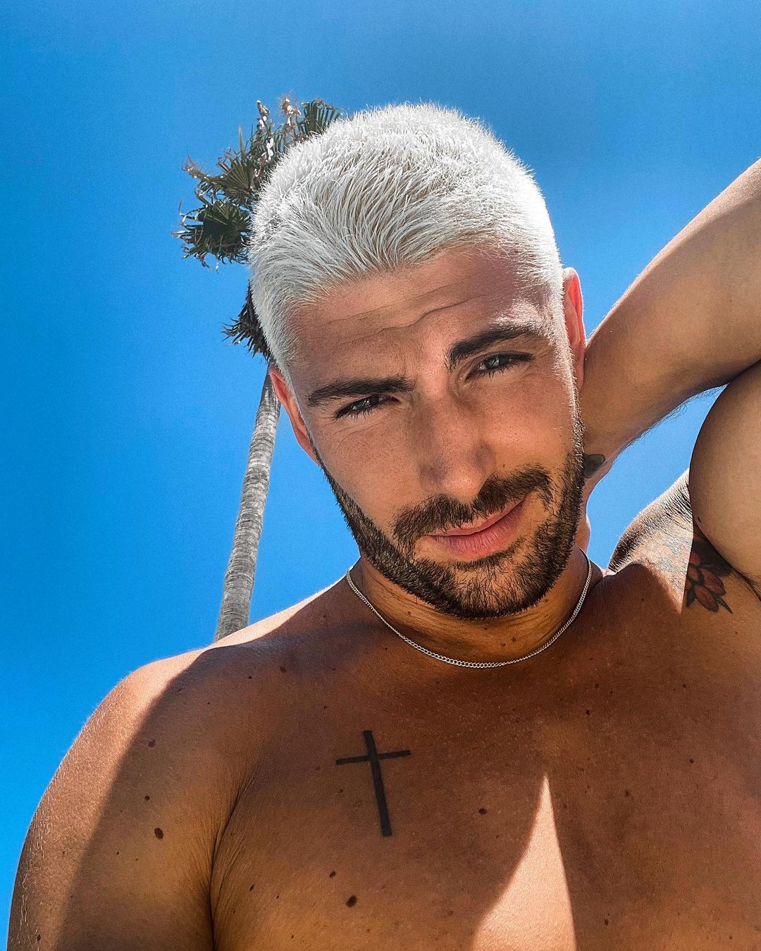 Ignazio Moser Con I Capelli Rasati E Bianchi La Foto Del Fidanzato Di Cecilia Rodriguez Capellistyle