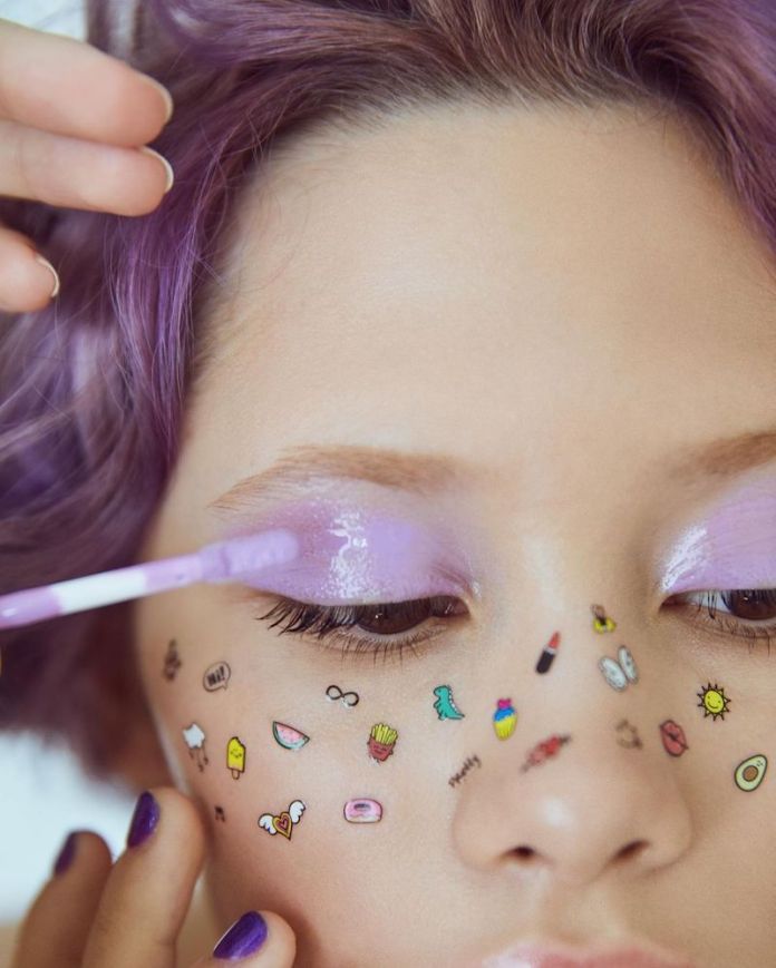 trucco adesivo