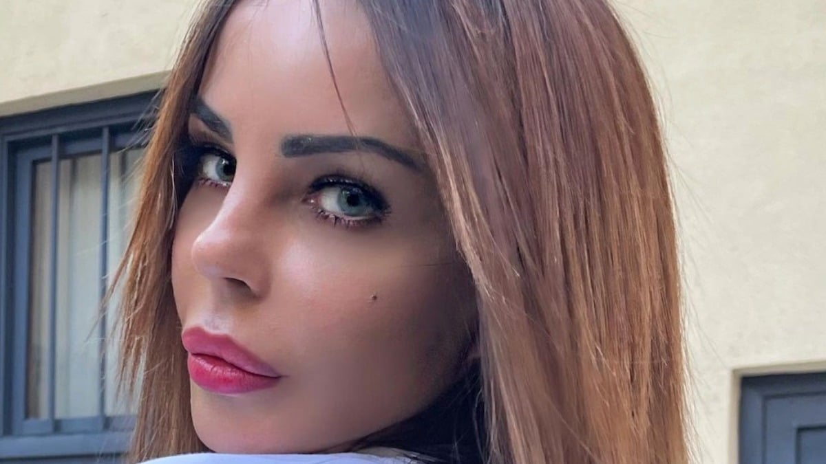 nina moric nuovo look bionda