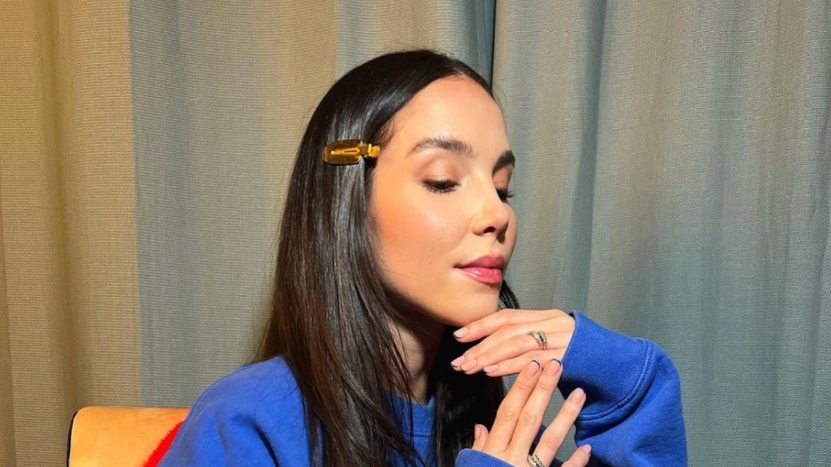 paola di benedetto struccata acne