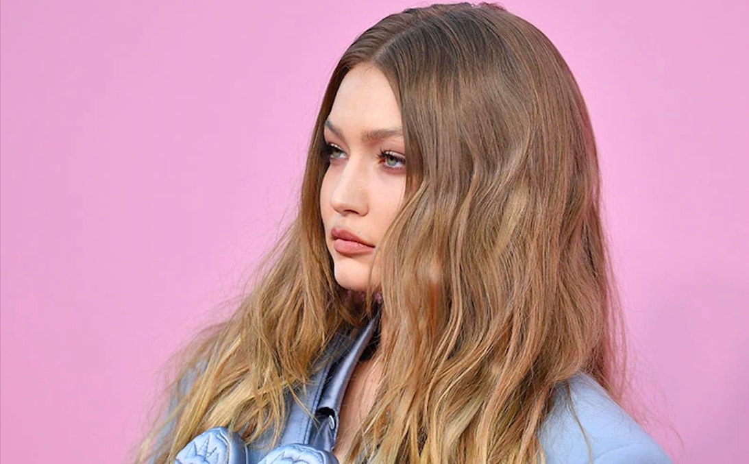 Capelli biondo sabbia, naturali e lucenti: il trend più giusto per chi ha una base chiara