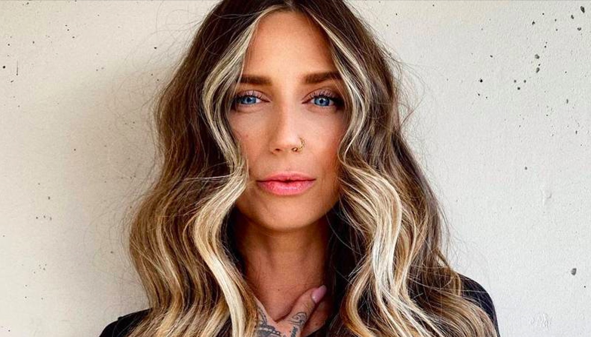 I capelli più 'preziosi' del 2022 sono i Money Piece Hair, nessun dubbio