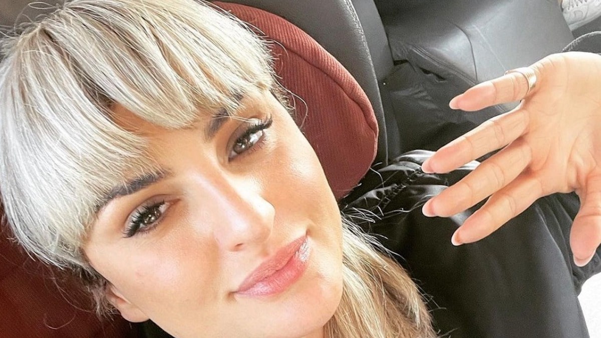 arisa nuovo look capelli rosa