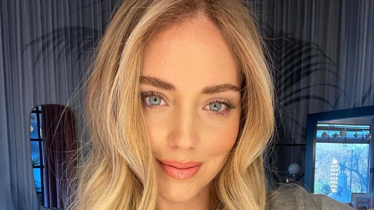 chiara ferragni capelli colore naturale