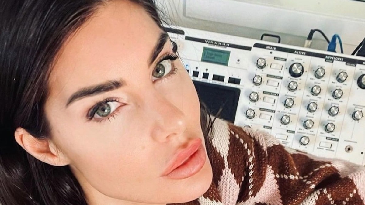 bianca atzei capelli nuovo look frangia