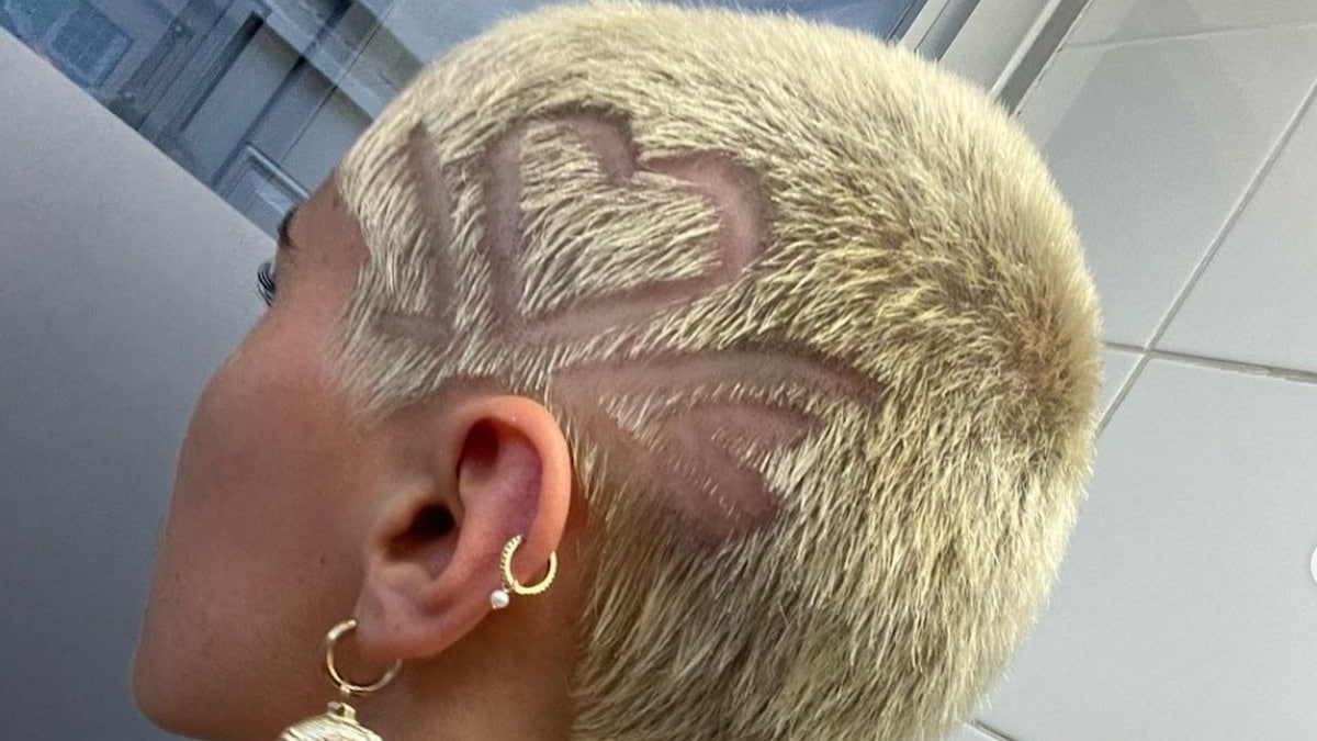 Iris Law nuovo look capelli rasati cuore