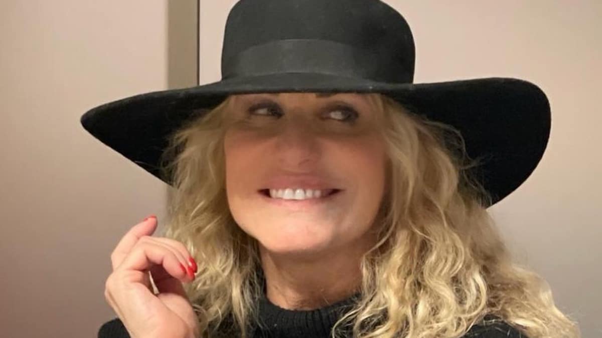 antonella clerici nuovo look capelli colore lisci