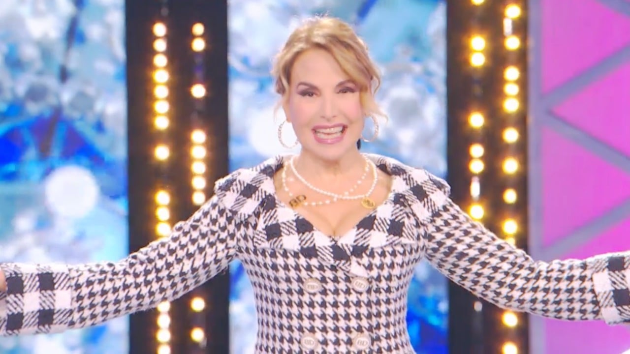 Barbara D’Urso La Pupa e il Secchione nuovo look capelli lunghi coda