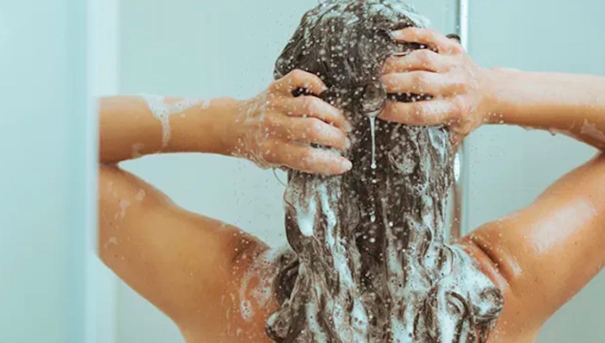 Detergente intimo al posto dello shampoo: i capelli ti ringrazieranno