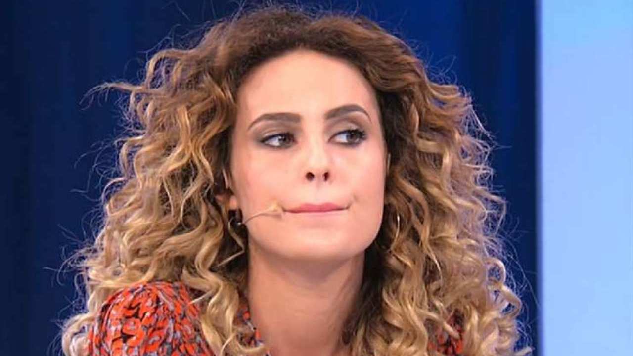 Sara Affi Fella UeD diversa capelli nuovo look