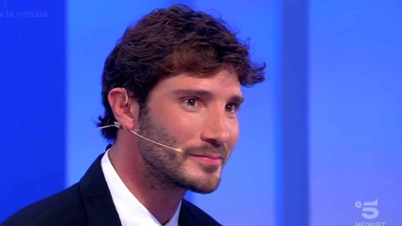 Stefano De Martino irriconoscibile barba capelli cambio look