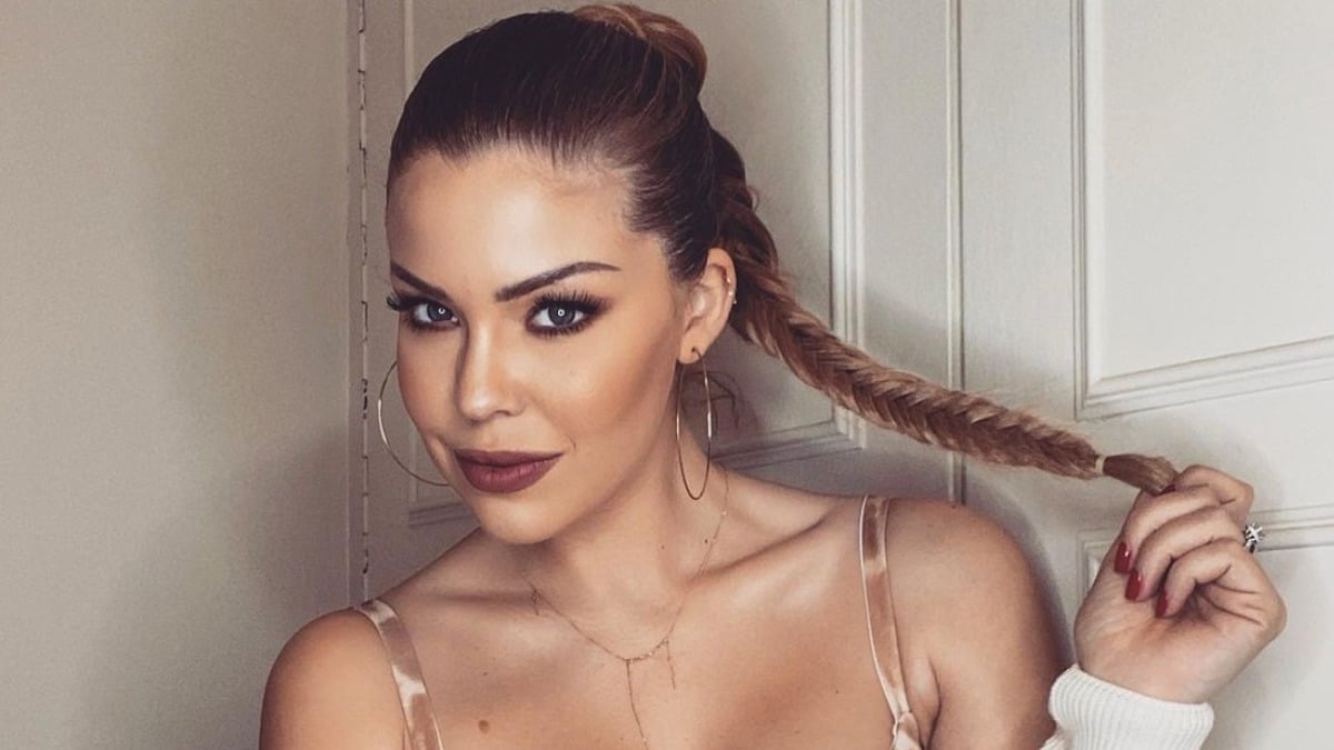 Costanza Caracciolo cambio look colore capelli biondi