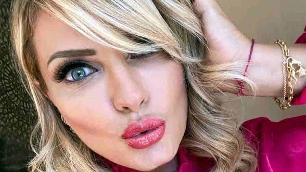 manila nazzaro parrucchiere look capelli lisci