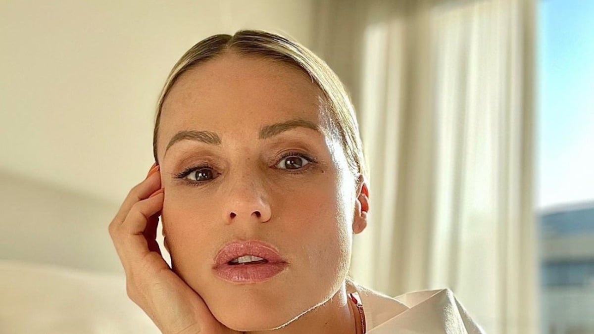 michelle hunziker nuovo look capelli effetto bagnato