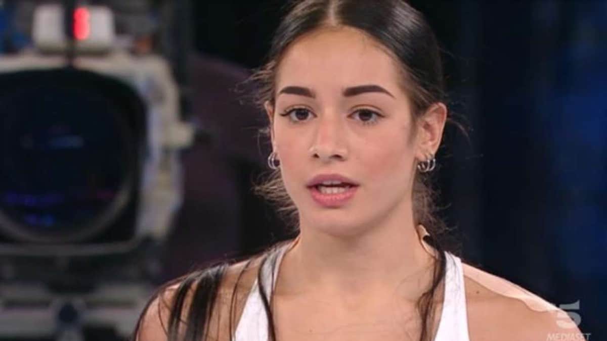 Rosa di grazia amici oggi irriconoscibile nuovo look capelli trucco