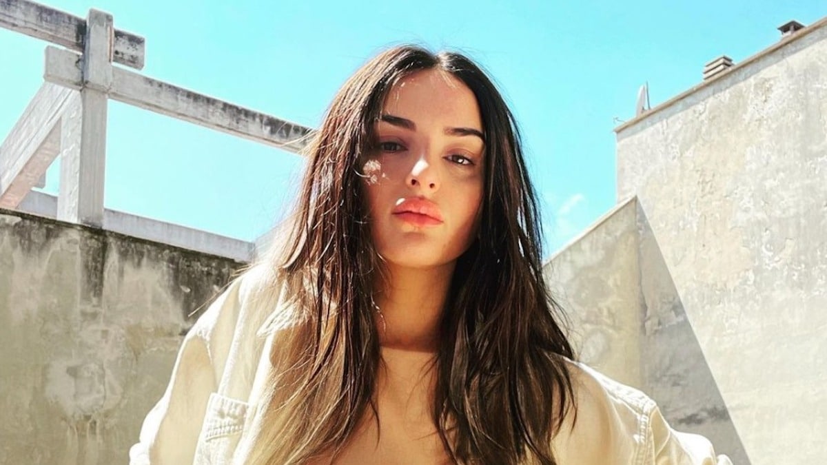 arisa nuovo look casalingo tuta capelli