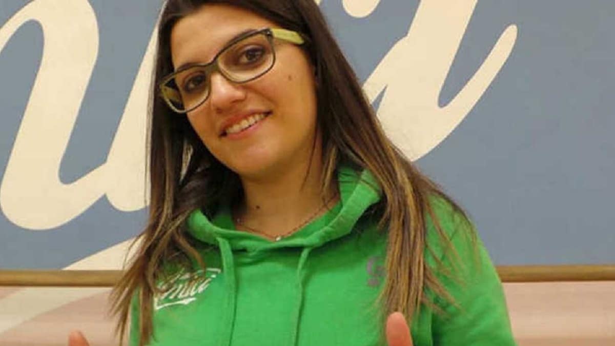 Deborah Iurato Amici trasformazione look capelli biondi