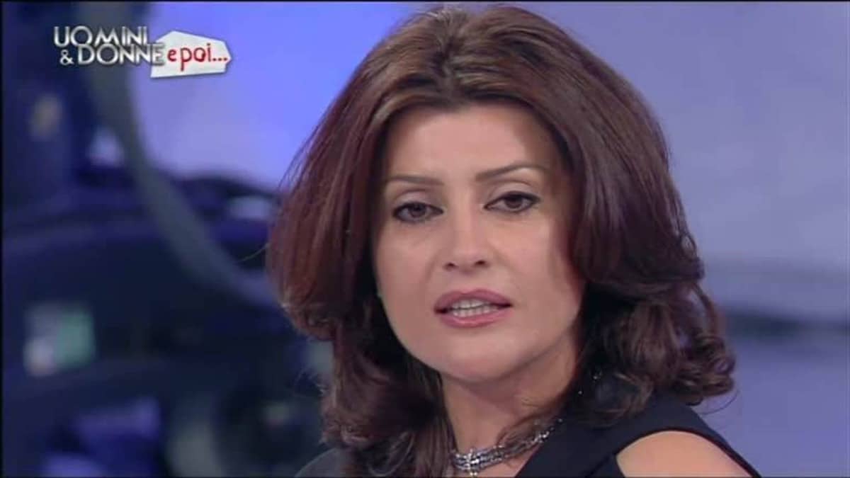 Elga profili ued oggi nuovo look capelli