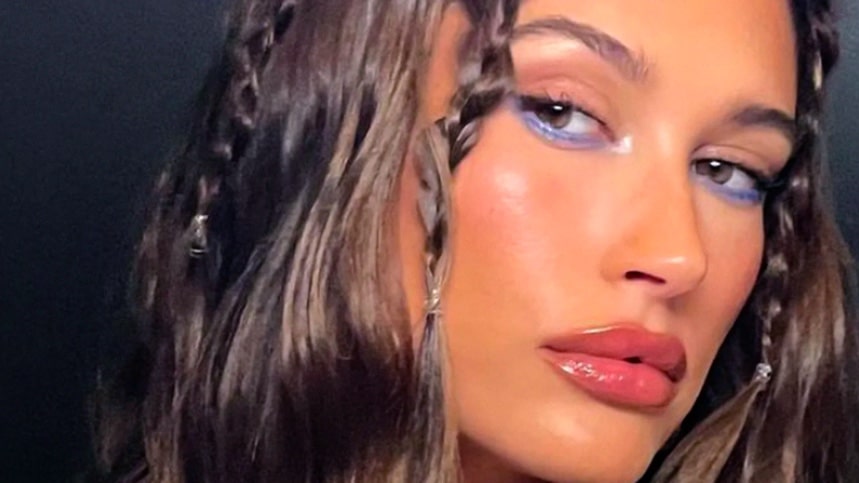 Eyeliner a farfalla, il makeup occhi ritorna con furore dagli anni '90