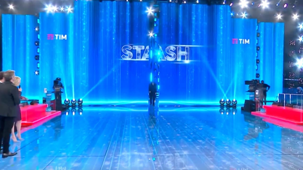 stash amici 21 nuovo look capelli critiche