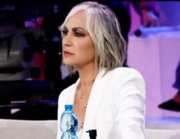 alessandra celentano senza trucco costume capelli critiche