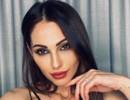 anna tatangelo nuovo look capelli riflessi biondi