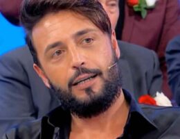 Armando incarnato ued cambio look capelli biondi