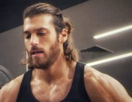 can yaman nuovo look capelli occhiali disney plus