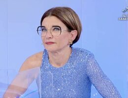 catia franchi ued irriconoscibili capelli mori lunghi