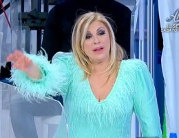 tina cipollari ued al naturale capelli coda senza trucco