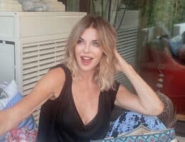 Alba Parietti foto ritocchi filtri look capelli lunghi