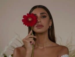 belen rodriguez nuovo look manicure smalto