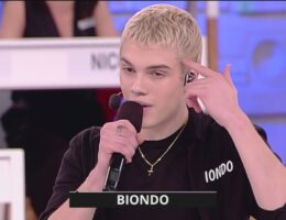 Biondo amici oggi nuovo look capelli lunghi