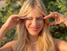 clizia incorvaia capelli brillanti topless