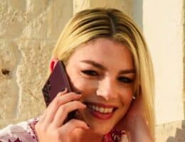 emma nuovo look capelli colore peach blonde